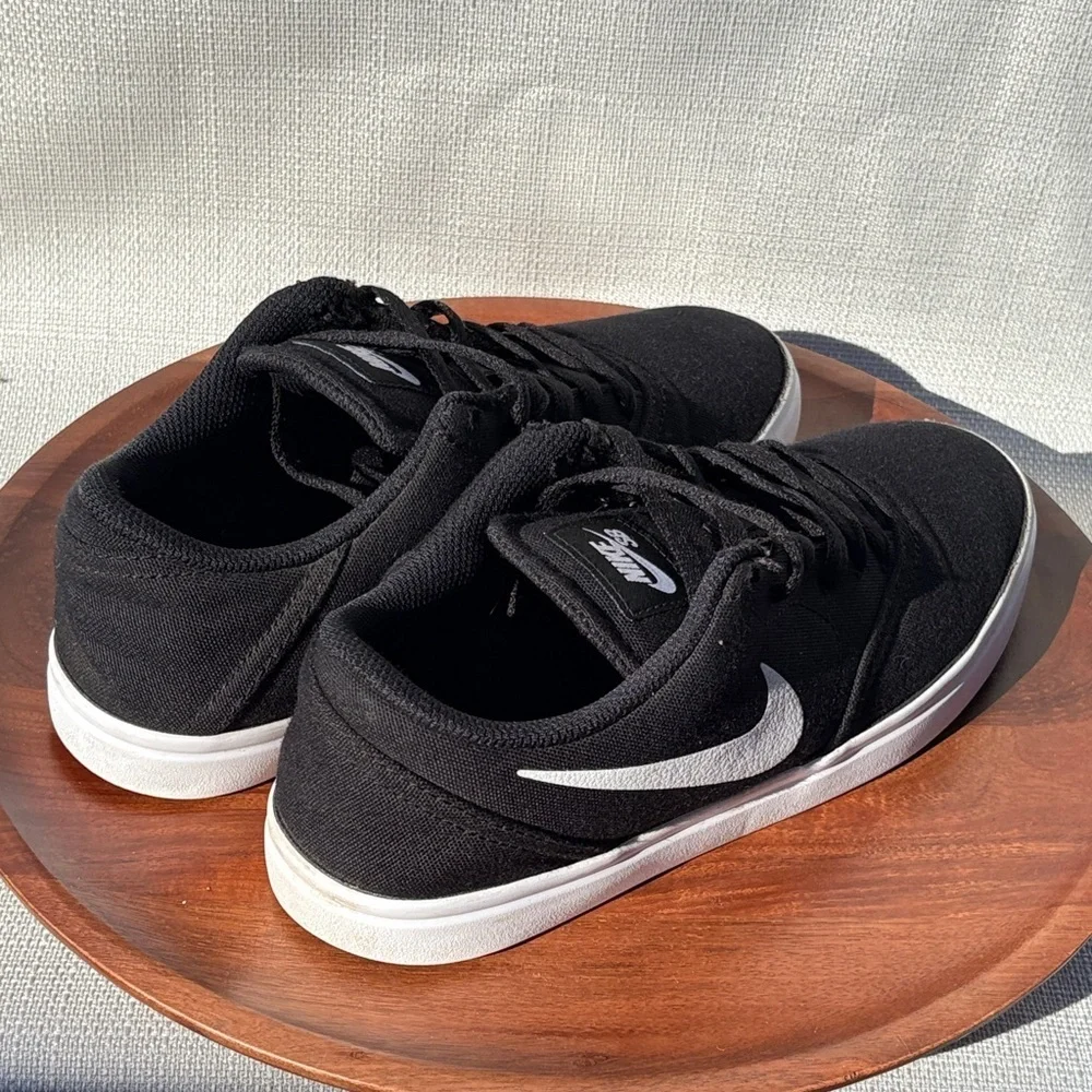 Nike SB Check Canvas Big Kids' Skate Shoes Black and White Shoes Sz 6.5Y